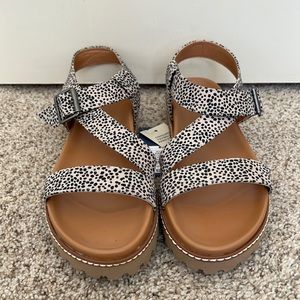 Universal Thread polka dot leopard print strap sandals